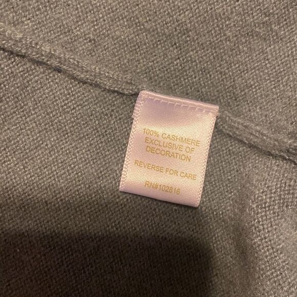 Garnet Hill Women’s Cashmere Shirttail Sweater Size Medium NWOT - Picture 8 of 8